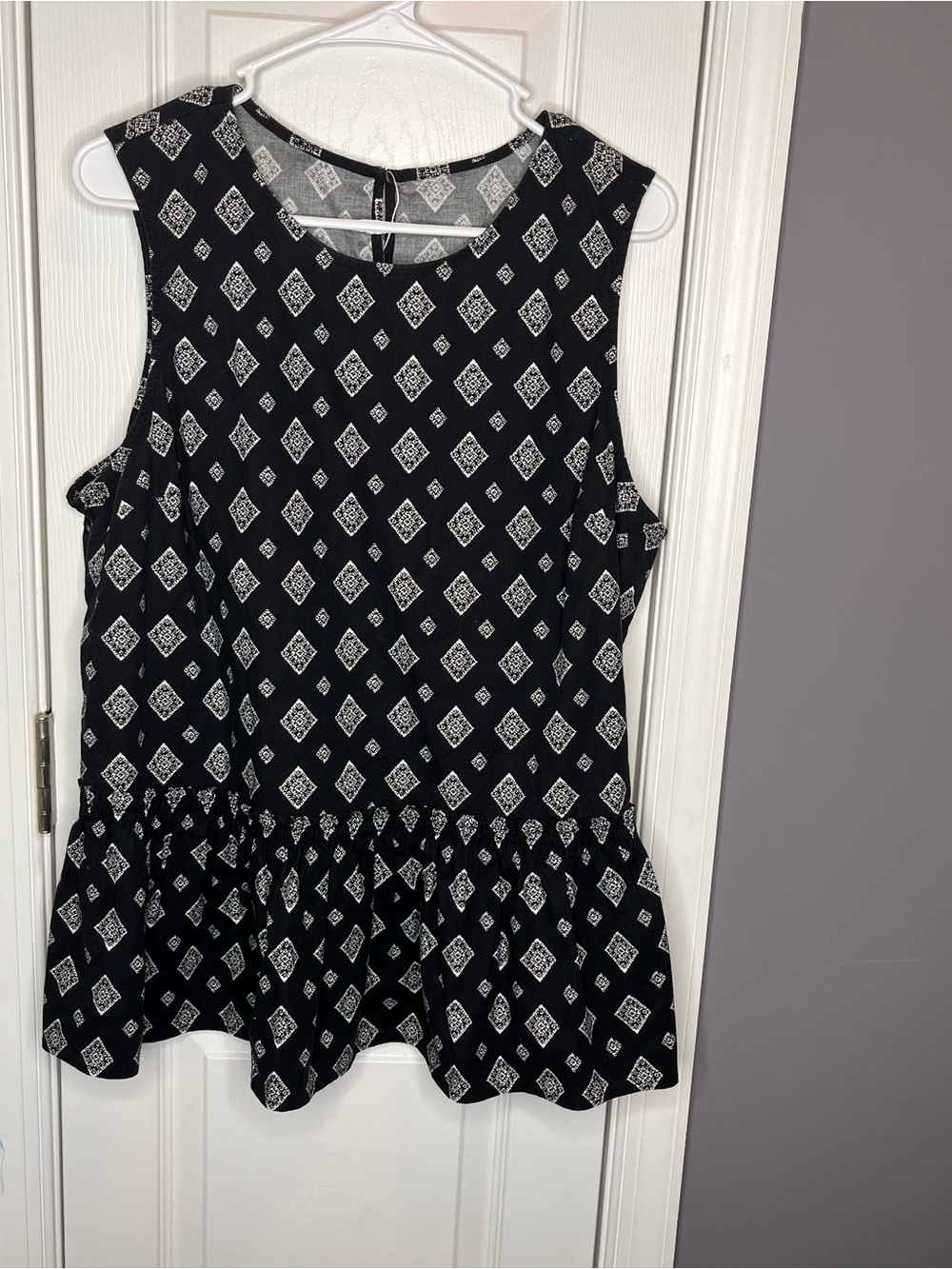 Sleeveless Black & White Diamond Print Peplum Top
